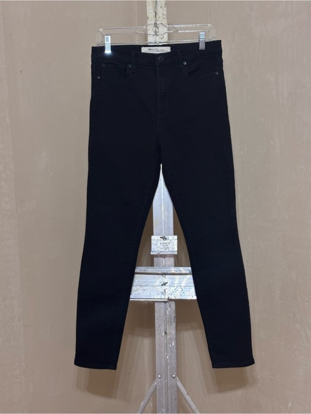 Gap 1969 True Skinny Super High
Rise Jeans Black Denim Size 30